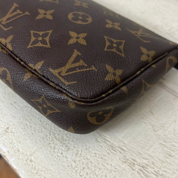 Louis Vuitton Pouch Bag Pochette Monogram ✅COA Included - Picture 4 of 16